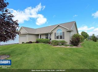 2982 Flowering Peach Dr, Green Bay, WI 54313