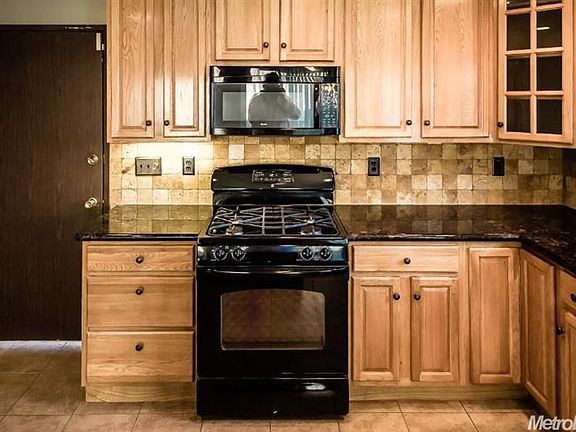 5th image of 5009 Tamarisk Ct
