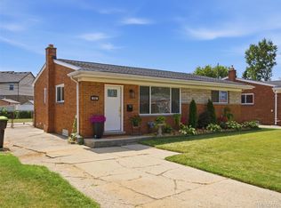 1640 Nottingham Dr, Madison Heights, MI 48071