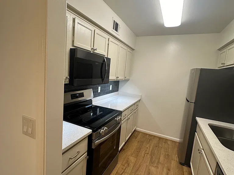 2118 Acklen Ave #21 — Photo 8