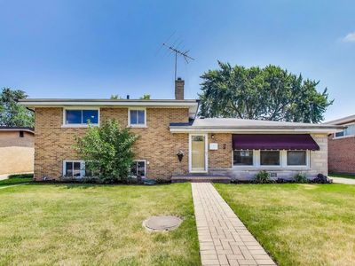 8915 N Odell Ave, Morton Grove, IL, 60053