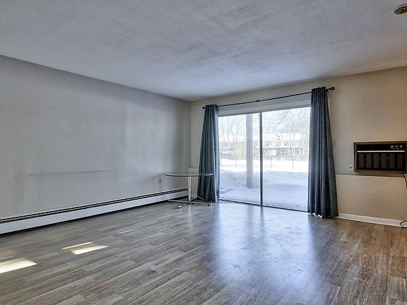 3rd image of 27 Farrwood Ave APT 8