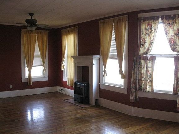 3rd image of 421 W Parker St