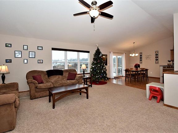 4th image of 1108 Red Oak Cir