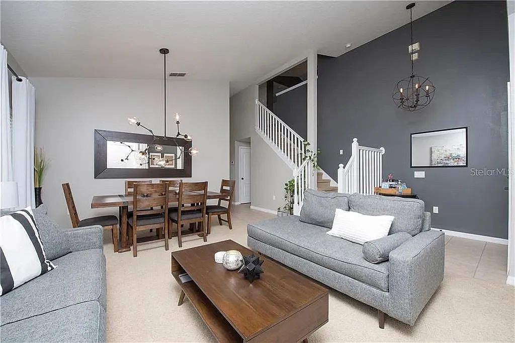 4 bed, 2.5 bath, 2335 sqft, $2,399 — Photo 3