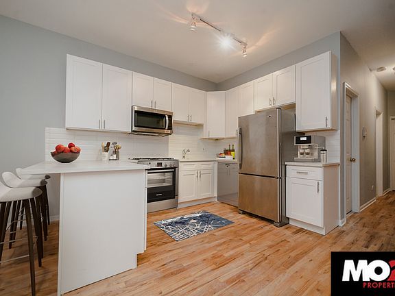 3rd image of 2123 W Schiller St APT 1F