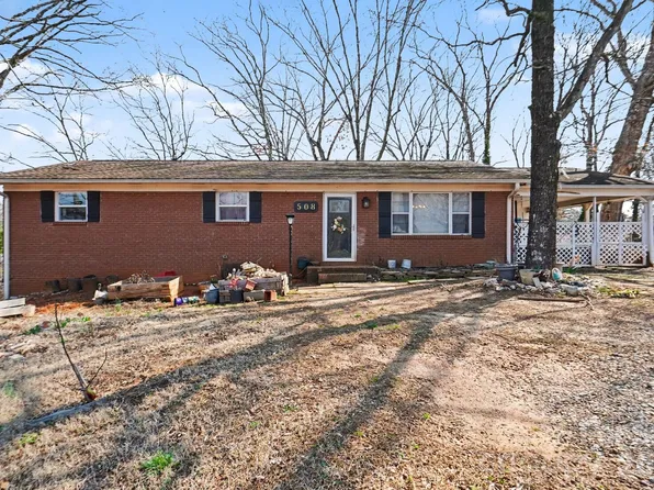 508 Pineywood Rd, Thomasville, NC 27360