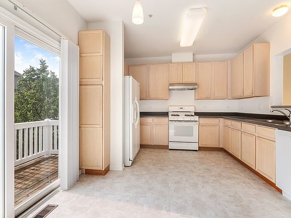 4th image of 93 Cantal Ct