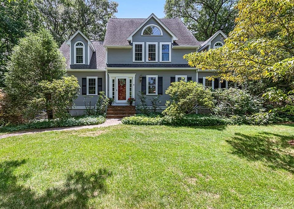 1st image of 85 Comstock Dr