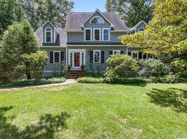 85 Comstock Dr, Wrentham, MA 02093
