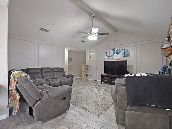 5th image of 2217 Oleander Ln