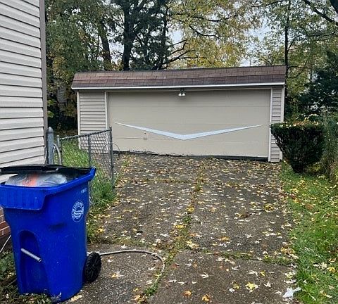 5th image of 4305 E 163rd St