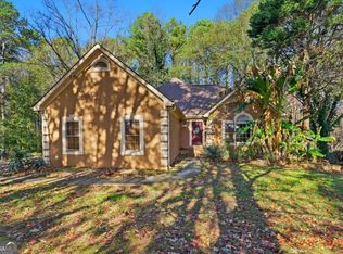 889 Lakeview Rd, Grayson, GA 30017