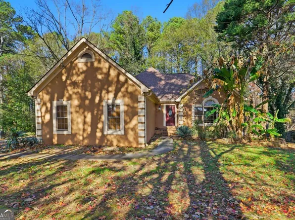 889 Lakeview Rd, Grayson, GA 30017