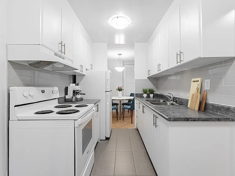 707 Finch Ave W — Photo 10