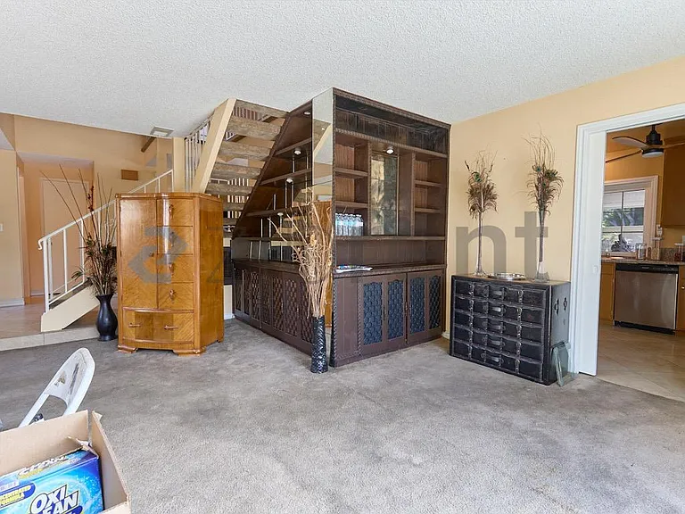 1106 S Clarence St — Photo 2