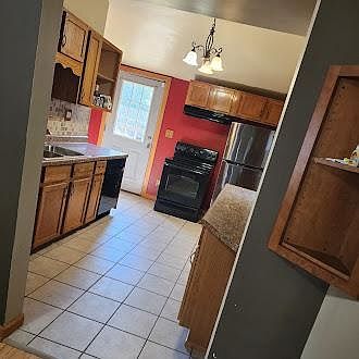 5th image of 425 N Main St