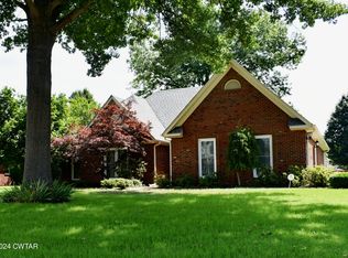 231 Chapel Creek Dr, Jackson, TN 38305