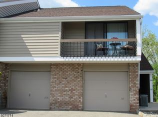 106 Overlook Dr, Clinton, NJ 08809