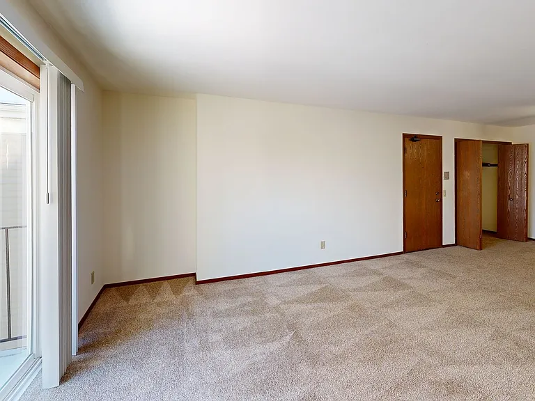 High Point Commons Apartments — Photo 14