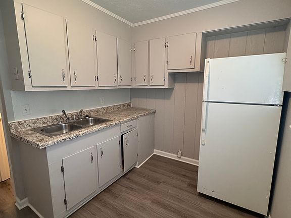 5th image of 410 W 3rd St #412