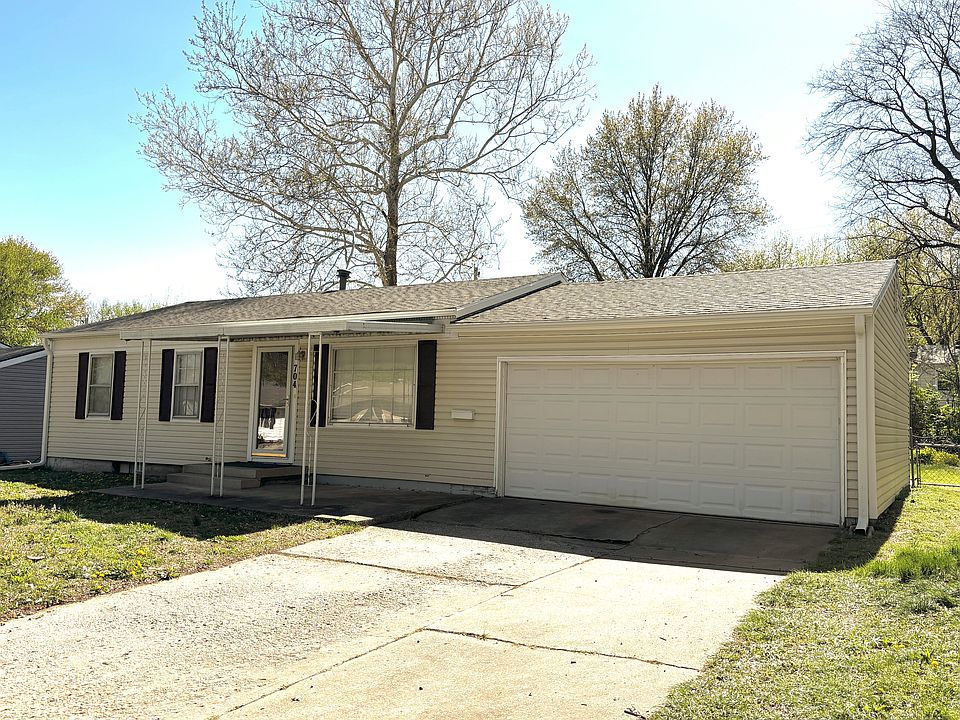 1st image of 704 N Sunrise Dr