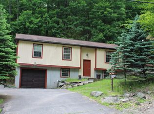 1523 Ridgeview Dr, Lake Ariel, PA 18436