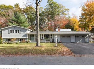 27 Murray Dr, Cape Elizabeth, ME 04107