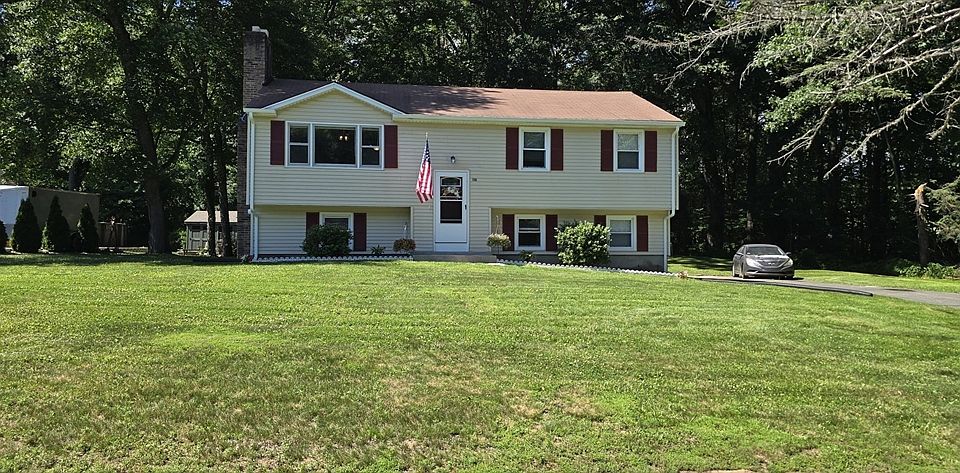 1st image of 135 Red Fox Dr