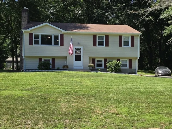 135 Red Fox Dr, Feeding Hills, MA 01030