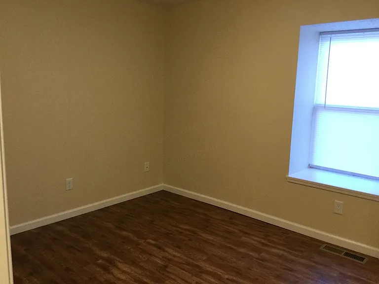 407 Judy St — Photo 13