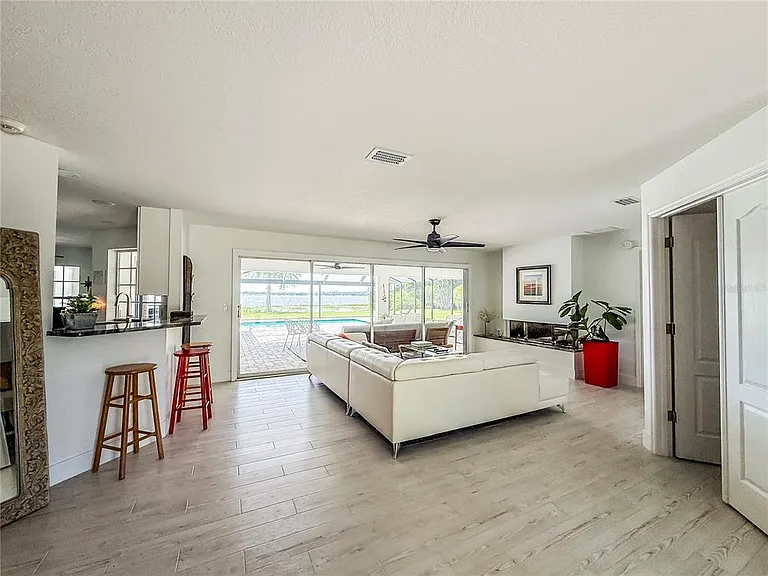 12830 Florida Ave — Photo 14
