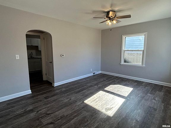 4th image of 2123 Warren St
