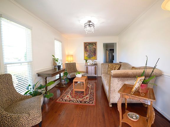 4th image of 204 Georgetown Ct