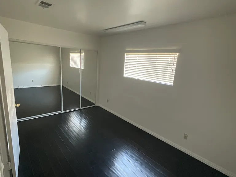 15233 Camarillo St — Photo 15
