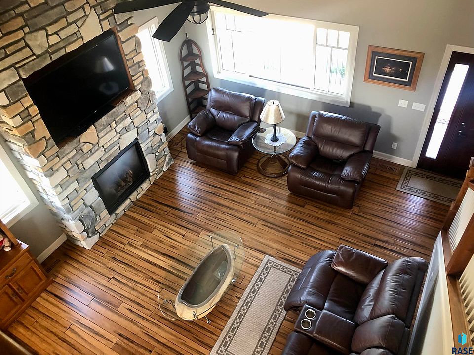 45289 Unique Ct, Canistota, SD 57012 MLS 22306448 Zillow