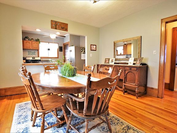5th image of 27 Evergreen St