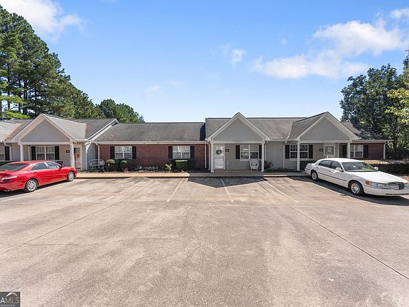3rd image of 2875 Florence Dr