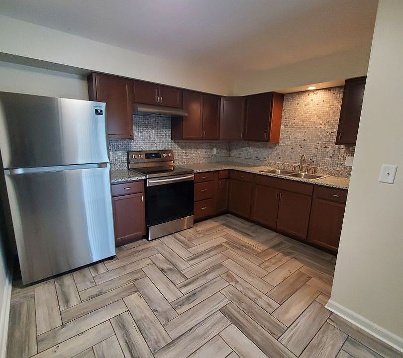 1st image of 196 Flintridge Dr APT 10