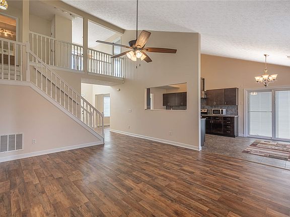 4th image of 4202 Dobbin Cir