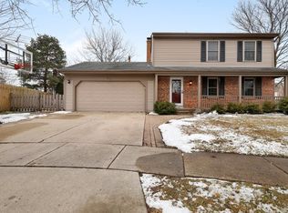 602 Avon Ct, Vernon Hills, IL