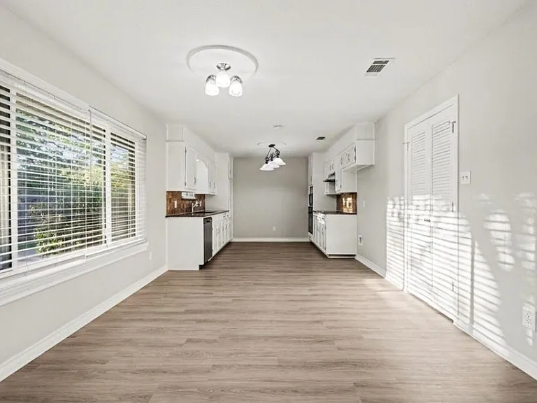 4900 Ridgeline Dr — Photo 9