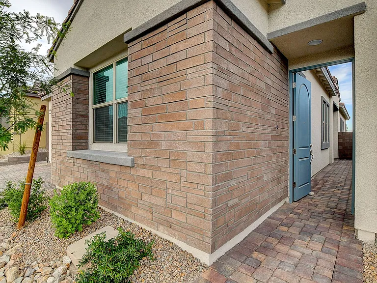 94 Nine Mile Creek Dr — Photo 3