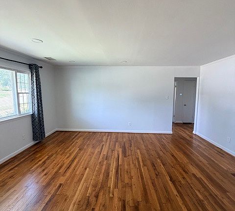 2nd image of 2303 Katherine Ave