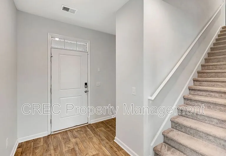 575 Wayton Cir — Photo 2