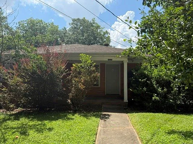 2 bed, 1.0 bath, 1400 sqft, $1,800 — Photo 2