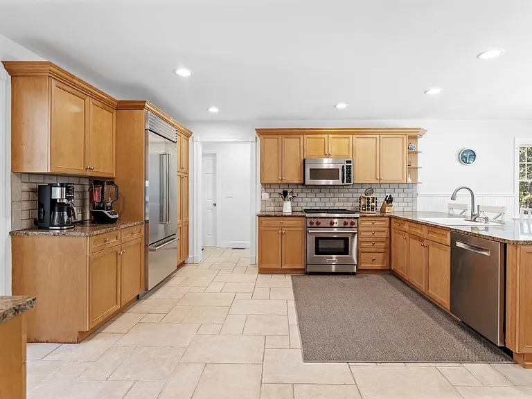 565 Wainscott Northwest Rd — Photo 7