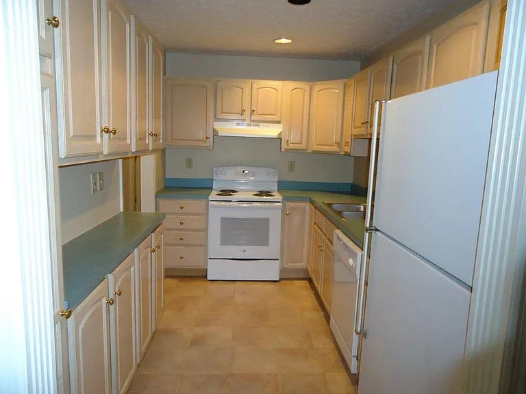 609 Hillbrook Dr — Photo 11