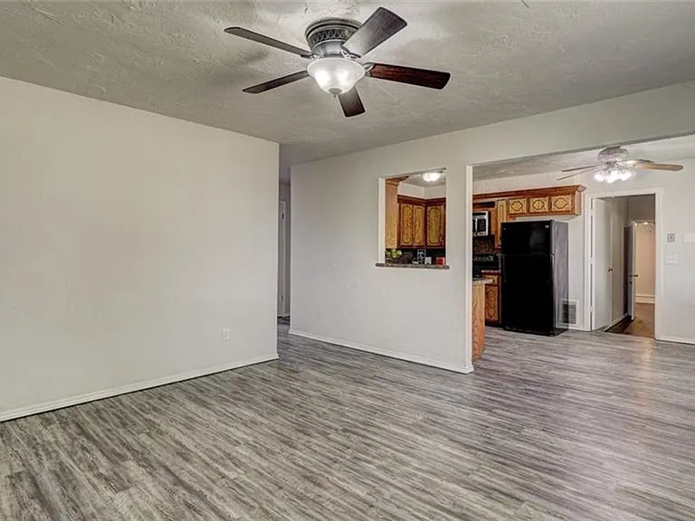 1116 Saint George Ave — Photo 3