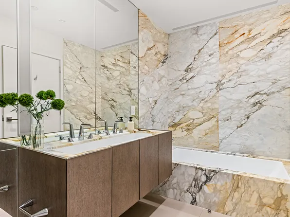 121 East 22nd Street image 2 of 14